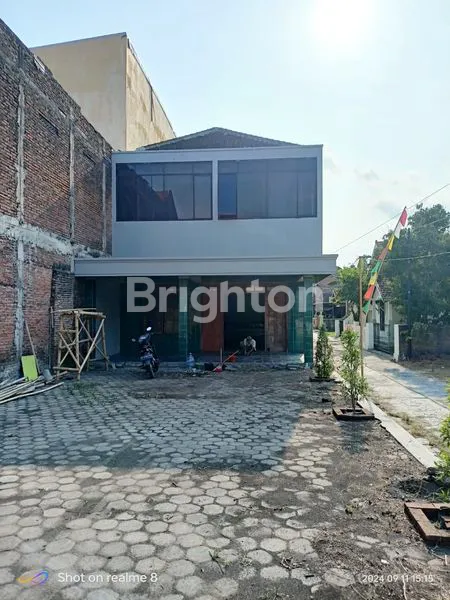 RUMAH UNTUK USAHA ,DEKAT DENGAN JALAN RAYA SOLO - YOGYAKARTA, COCOK UNTUK GUDANG ATAU KANTOR, KLATEN