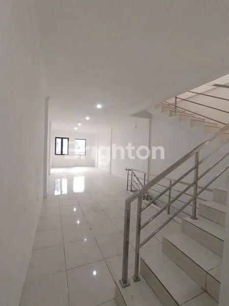 image RUKO DI TANJUNG DUREN, TERLETAK DI JALAN RAYA, LOKASI STRATEGIS (6)