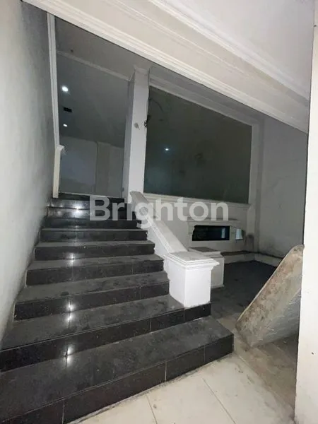 image RUMAH TANJUNG DUREN UTARA PINGGIR JALAN RAYA , JAKARTA BARAT (5)