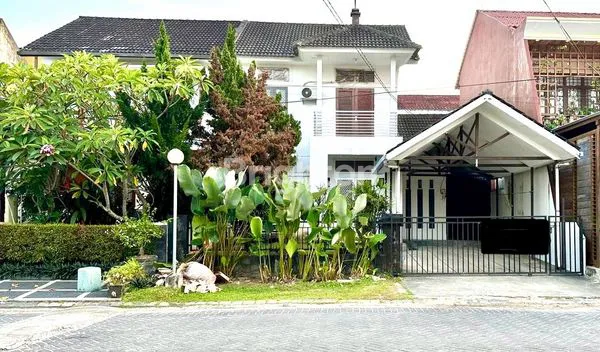 image RUMAH CANTIK DUA LANTAI (1)