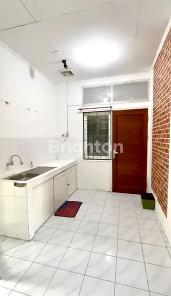 image RUMAH CANTIK DUA LANTAI (3)