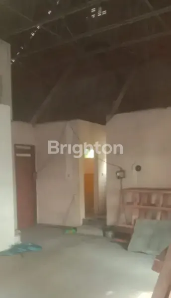 image RUMAH SECOND GAYUNG KEBONSARI LOKASI STRATEGIS COCOK UNTUK KANTOR (3)