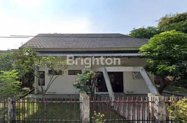 image RUMAH SECOND GAYUNG KEBONSARI LOKASI STRATEGIS COCOK UNTUK KANTOR (1)