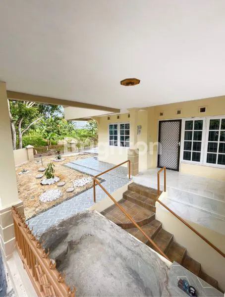 image RUMAH HOOK LUAS LEGA DI KOMPLEK PERUMAHAN ELIT (2)