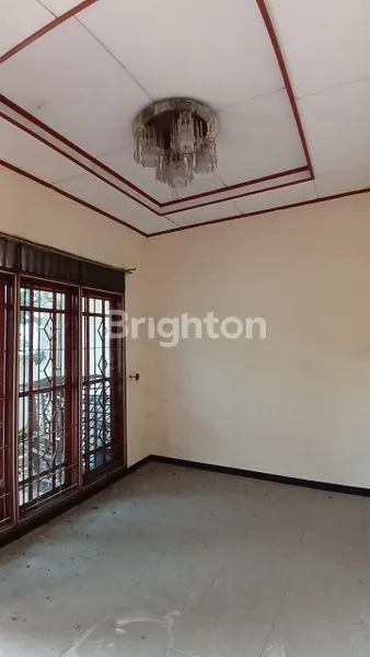 image RUMAH TUA  BEBAS BANJIR DI KOMPLEK ELITE DAN EKSKLUSIF PONDOK KELAPA (2)