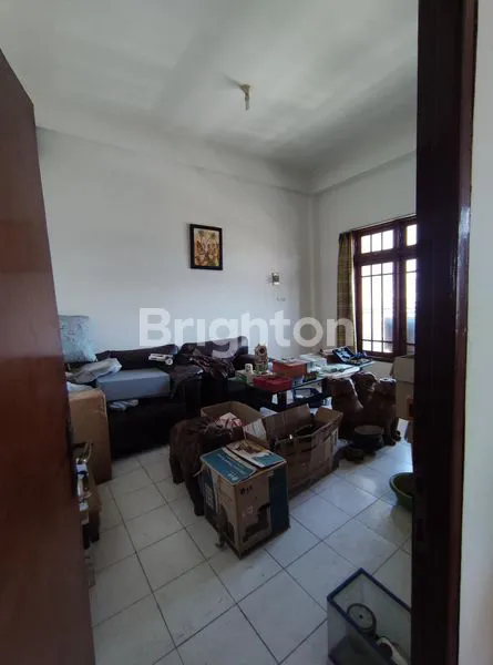 image RUKO LUAS TIGA SETENGAH LANTAI DI RAYA KUTA (8)