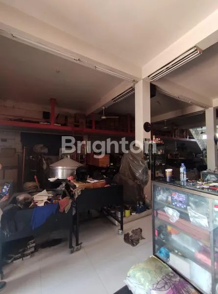 image RUKO LUAS TIGA SETENGAH LANTAI DI RAYA KUTA (4)