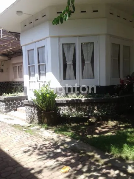 image RUMAH BELANDA KOKOH TERAWAT DEKAT JALAN IJEN (GUNUNG2)  MALANG (1)