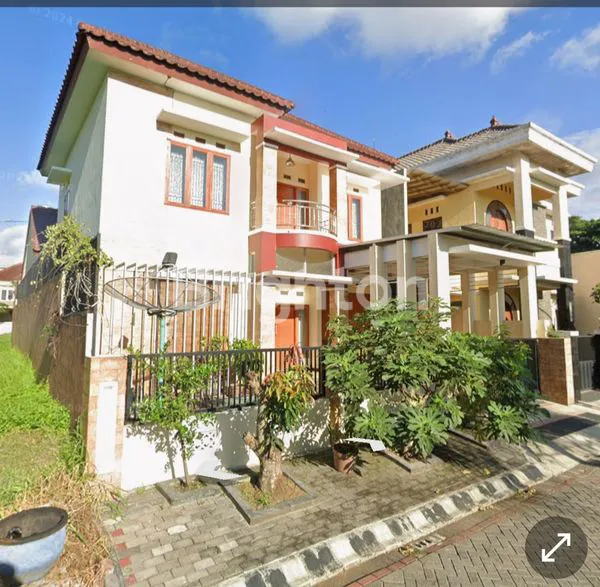 image RUMAH MEWAH BERPERABOT LENGKAP DI PERUMAHAN GRAHA KENCANA MALANG (1)