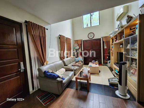 image RUMAH HOOK 2.5 LANTAI, STRATEGIS, PARK 5 MOBIL, BSD CITY, TANGERANG (2)