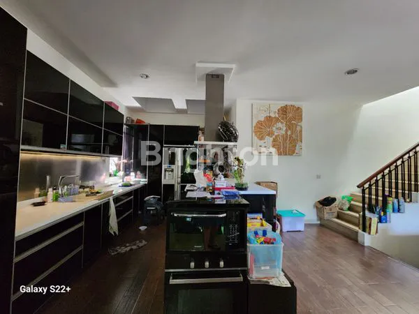 image RUMAH HOOK 2.5 LANTAI, STRATEGIS, PARK 5 MOBIL, BSD CITY, TANGERANG (3)