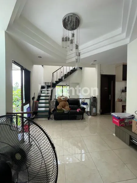 image RUMAH HOOK 2.5 LANTAI, STRATEGIS, PARK 5 MOBIL, BSD CITY, TANGERANG (5)