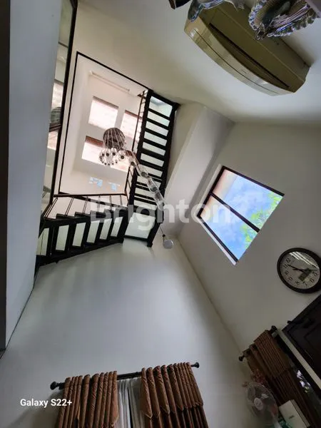 image RUMAH HOOK 2.5 LANTAI, STRATEGIS, PARK 5 MOBIL, BSD CITY, TANGERANG (7)