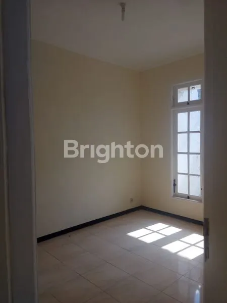 image RUMAH PONDOK MUTIARA REGENCY CANOPY GARASI STRUKTUR BAJA, ADA KOLAM IKAN DAN TAMAN BELAKANG (3)