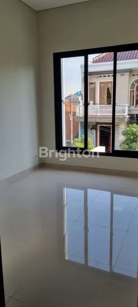 image RUMAH GRESS BAGUS DUA LANTAI DI MEDOKAN ASRI (2)