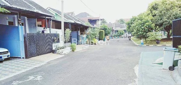 image RUMAH 2 LANTAI SIAP HUNI DI SERUA PAMULANG DEKAT TERMINAL PONDOK CABE  (8)