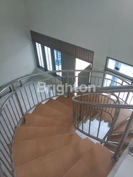 image RUMAH BESAR 2 LANTAI DEPAN BIG MALL (6)