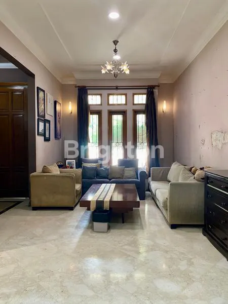 image RUMAH MEWAH HOOK SUNRISE GARDEN, JAKARTA BARAT (5)