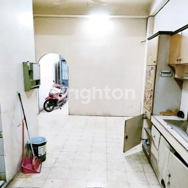 image RUMAH INTI KOTA. JL. SUTRISNO DALAM. DEKAT KE THAMRIN PLAZA (4)