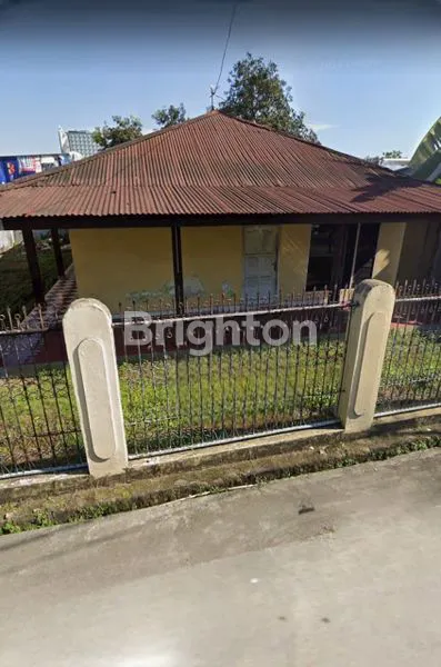 image RUMAH DENGAN HALAMAN YANG LUAS (1)