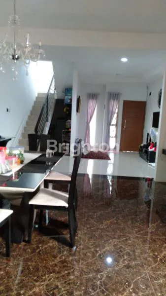 image RUMAH 2 LANTAI DEKAT PUSAT PERBELANJAAN DI CIPTALAND TIBAN BATAM (2)