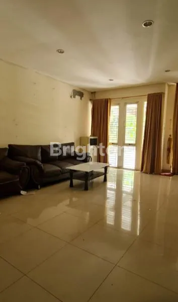 image RUMAH PIK 4LANTAI LONG BEACH (2)