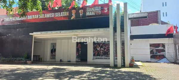 GEDUNG LUAS DI PUSAT KOTA