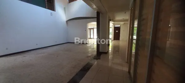 image GEDUNG LUAS DI PUSAT KOTA (4)