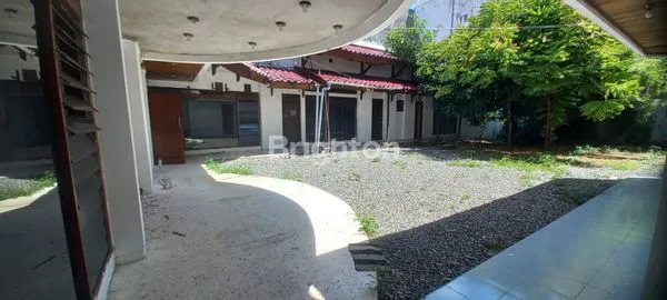 image GEDUNG LUAS DI PUSAT KOTA (6)