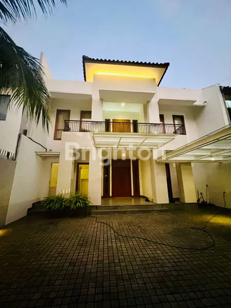 image FOR RENT! RUMAH MEWAH KAWASAN MENTENG, JAKARTA PUSAT. FULLY FURNISHED. DEKAT DENGAN PUSAT KOTA DAN MALL GRAND INDONESIA (1)