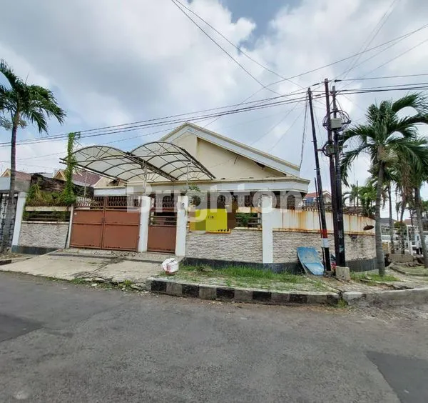 image RUMAH LAMA HITUNG TANAH SUKOMANUNGGAL JAYA SURABAYA BARAT (1)