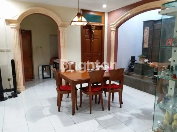 image RUMAH SIAP HUNI 2 LANTAI DI KOTA LEGENDA BEKASI MEWAH DAN MURAH (4)