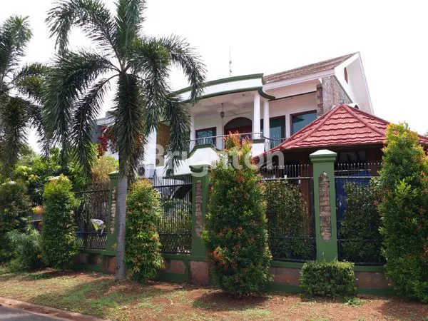 image RUMAH SIAP HUNI 2 LANTAI DI KOTA LEGENDA BEKASI MEWAH DAN MURAH (1)