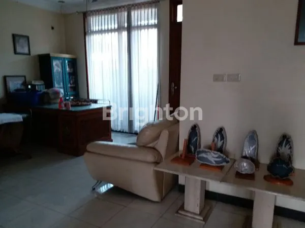 image RUMAH SIAP HUNI 2 LANTAI DI KOTA LEGENDA BEKASI MEWAH DAN MURAH (5)