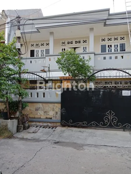 image RUMAH DENGAN CARPORT DAN GARASI DI BABATAN PANTAI BARAT, SURABAYA TIMUR (1)