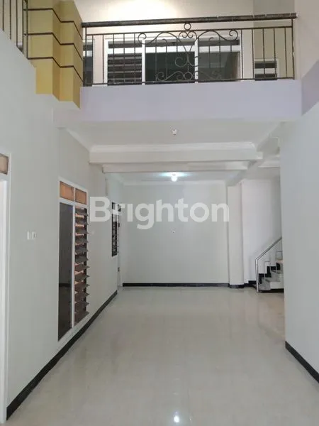 image RUMAH DENGAN CARPORT DAN GARASI DI BABATAN PANTAI BARAT, SURABAYA TIMUR (3)