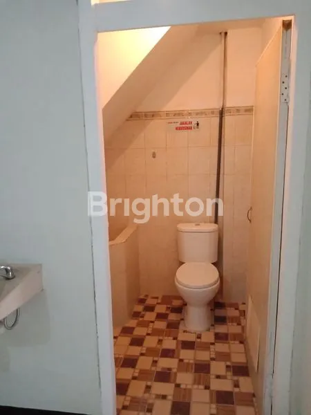 image RUMAH DENGAN CARPORT DAN GARASI DI BABATAN PANTAI BARAT, SURABAYA TIMUR (5)