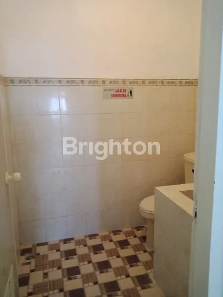 image RUMAH DENGAN CARPORT DAN GARASI DI BABATAN PANTAI BARAT, SURABAYA TIMUR (6)