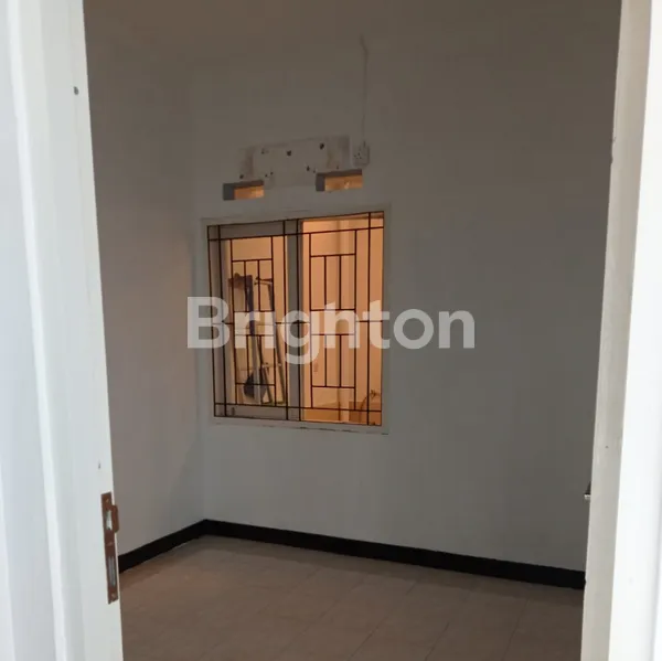 image RUMAH DI PURI SURYA JAYA VALENCIA RESIDANCE GEDANGAN SIDOARJO (8)