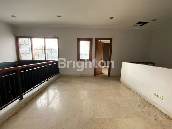 image RUMAH 3 LANTAI SIAP PAKAI DI MEKAR WANGI BANDUNG (2)