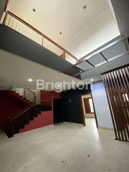 image RUMAH 3 LANTAI SIAP PAKAI DI MEKAR WANGI BANDUNG (6)