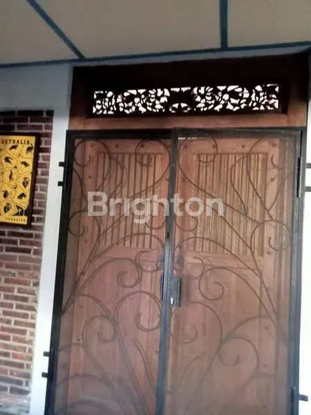 image RUMAH DI PINGGIR JALAN (1)