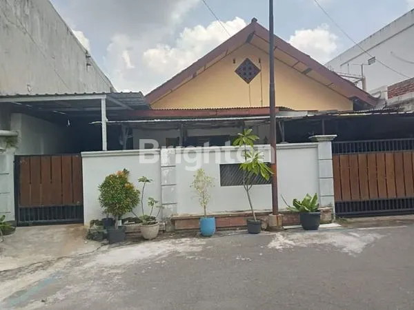 image RUMAH DI PINGGIR JALAN (3)