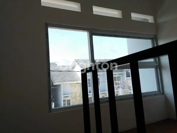 image RUMAH MUNGIL 1,5 LANTAI DI AREA SEJUK (6)