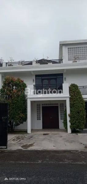 image RUMAH MEWAH 2 LANTAI GUNUNG SOPUTAN (1)