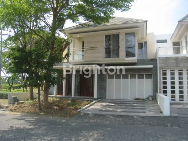 image CITRALAND THE GREENLAKE SURABAYA - DISEWAKAN RUMAH 2 LT, 4 KAMAR, SIAP HUNI. (3)