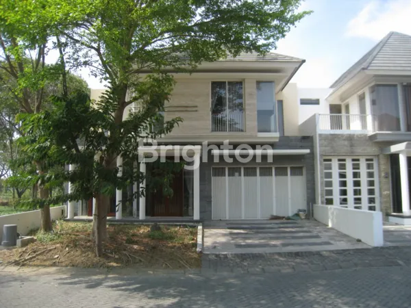 image CITRALAND THE GREENLAKE SURABAYA - DISEWAKAN RUMAH 2 LT, 4 KAMAR, SIAP HUNI. (4)