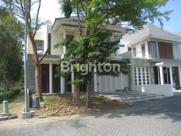 image CITRALAND THE GREENLAKE SURABAYA - DISEWAKAN RUMAH 2 LT, 4 KAMAR, SIAP HUNI. (5)