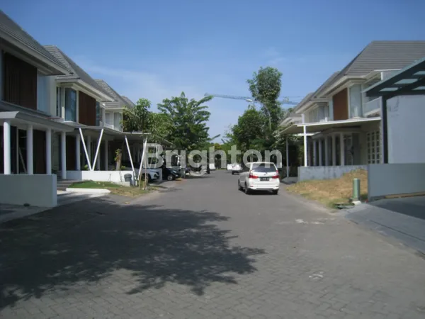 image CITRALAND THE GREENLAKE SURABAYA - DISEWAKAN RUMAH 2 LT, 4 KAMAR, SIAP HUNI. (6)