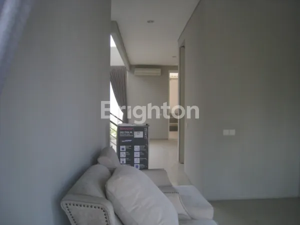 image CITRALAND THE GREENLAKE SURABAYA - DISEWAKAN RUMAH 2 LT, 4 KAMAR, SIAP HUNI. (8)